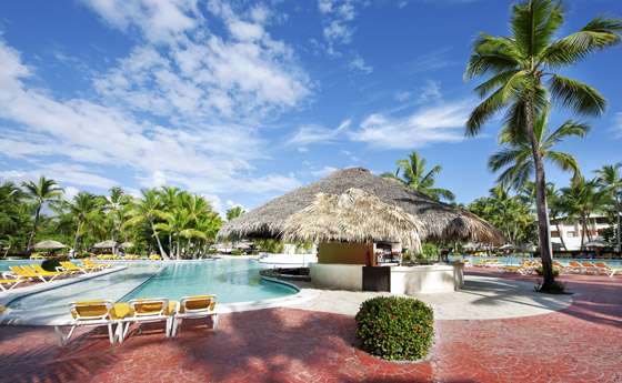 catalonia-bavaro-beach-swimup-bar-2_0 catalonia-bavaro-beach-swimup-bar-2_0