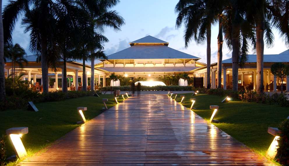 cataloniabavarobeach_entrance_0 cataloniabavarobeach_entrance_0