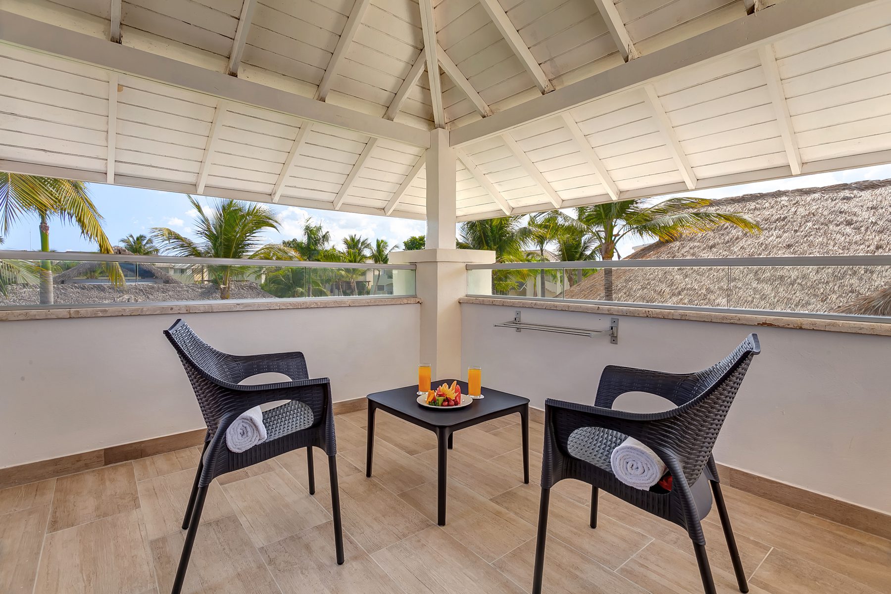 grand_memories_splash_premium_jacuzzi_one_bedroom_suite_diamond_club-11-625862bdd77af