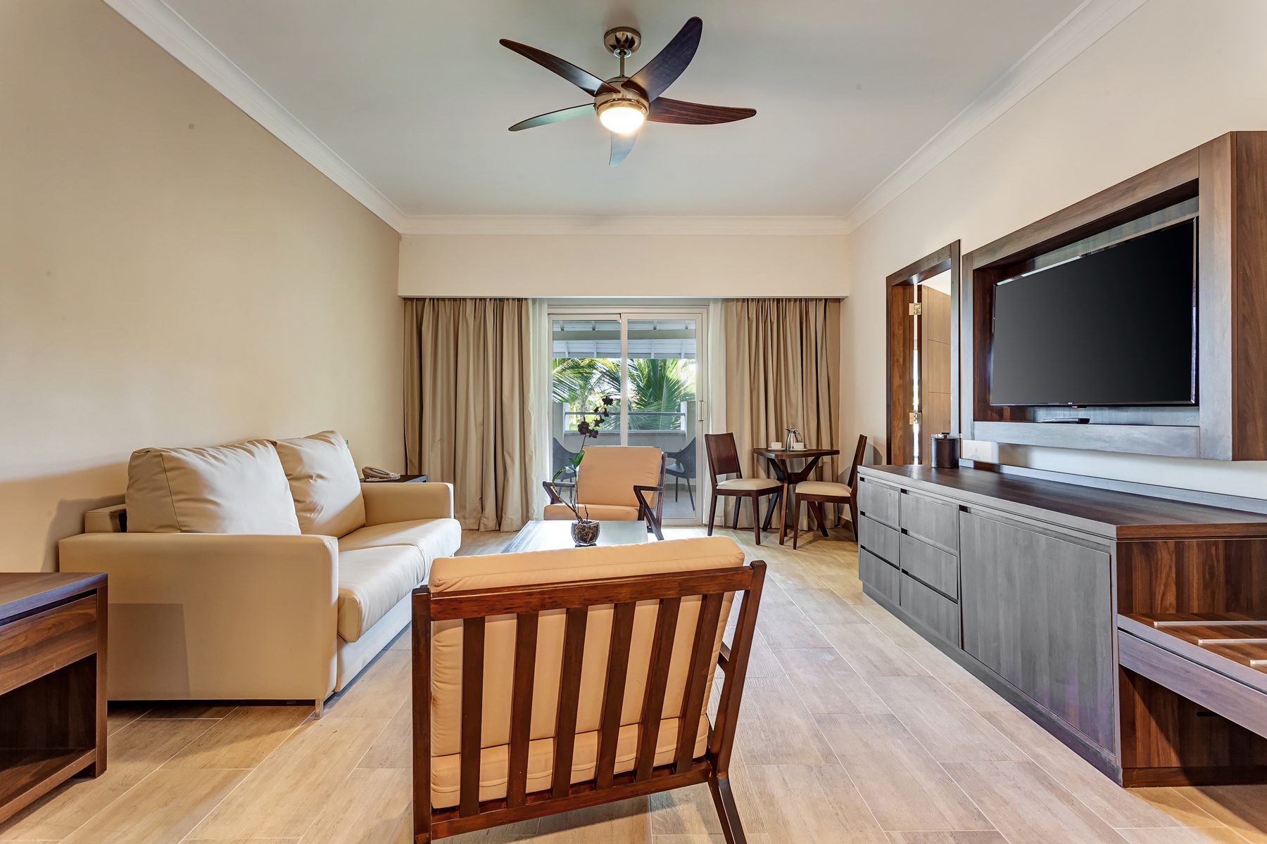 grand_memories_splash_presidential_jacuzzi_one_bedroom_suite_diamond_club-1-6258637e90261