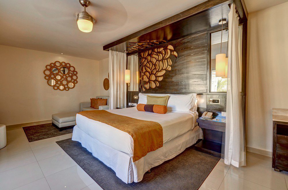 hdw_royalton_punta_cana_honeymoon_suite-1-6256d5f38dbda(1) hdw_royalton_punta_cana_honeymoon_suite-1-6256d5f38dbda(1)