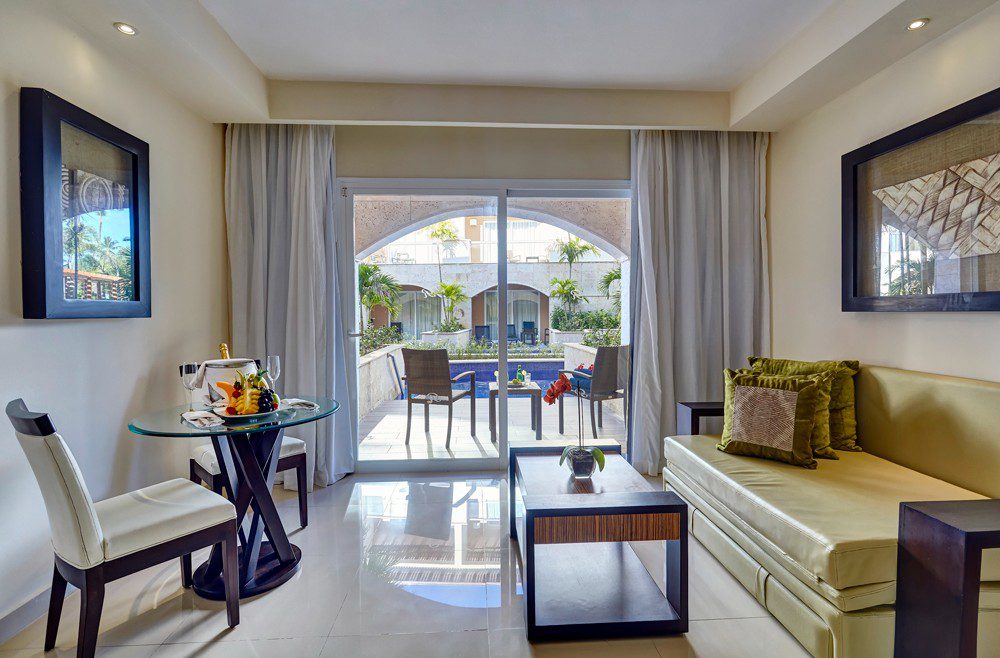 hideaway_rpc_luxury_swim_out_room_dc-4-62575d78bc49f hideaway_rpc_luxury_swim_out_room_dc-4-62575d78bc49f