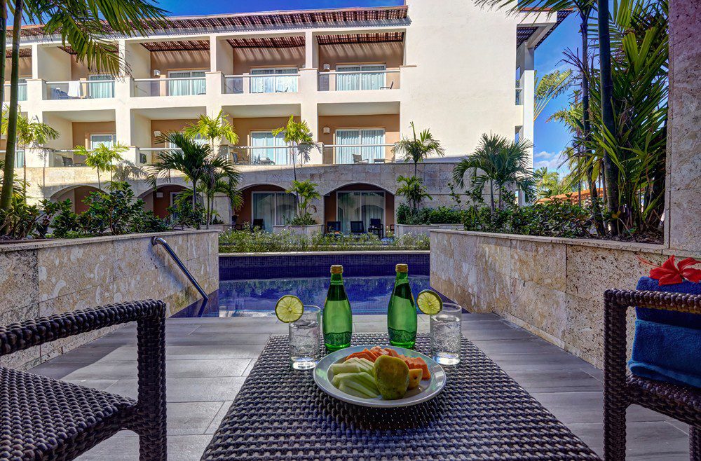 hideaway_rpc_luxury_swim_out_room_dc-6-62575d5b9977d hideaway_rpc_luxury_swim_out_room_dc-6-62575d5b9977d