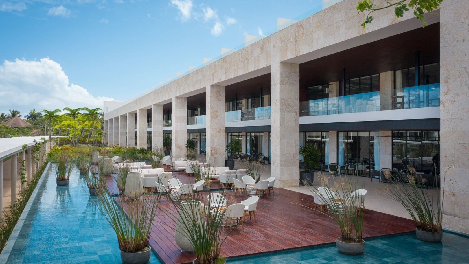 lobby-terrace-02_wide lobby-terrace-02_wide