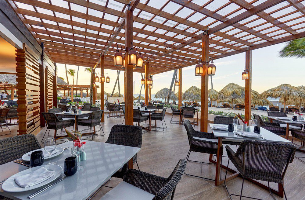 royalton_pc_hideaway_beach_bar_lr017-62575f7ee3410 royalton_pc_hideaway_beach_bar_lr017-62575f7ee3410