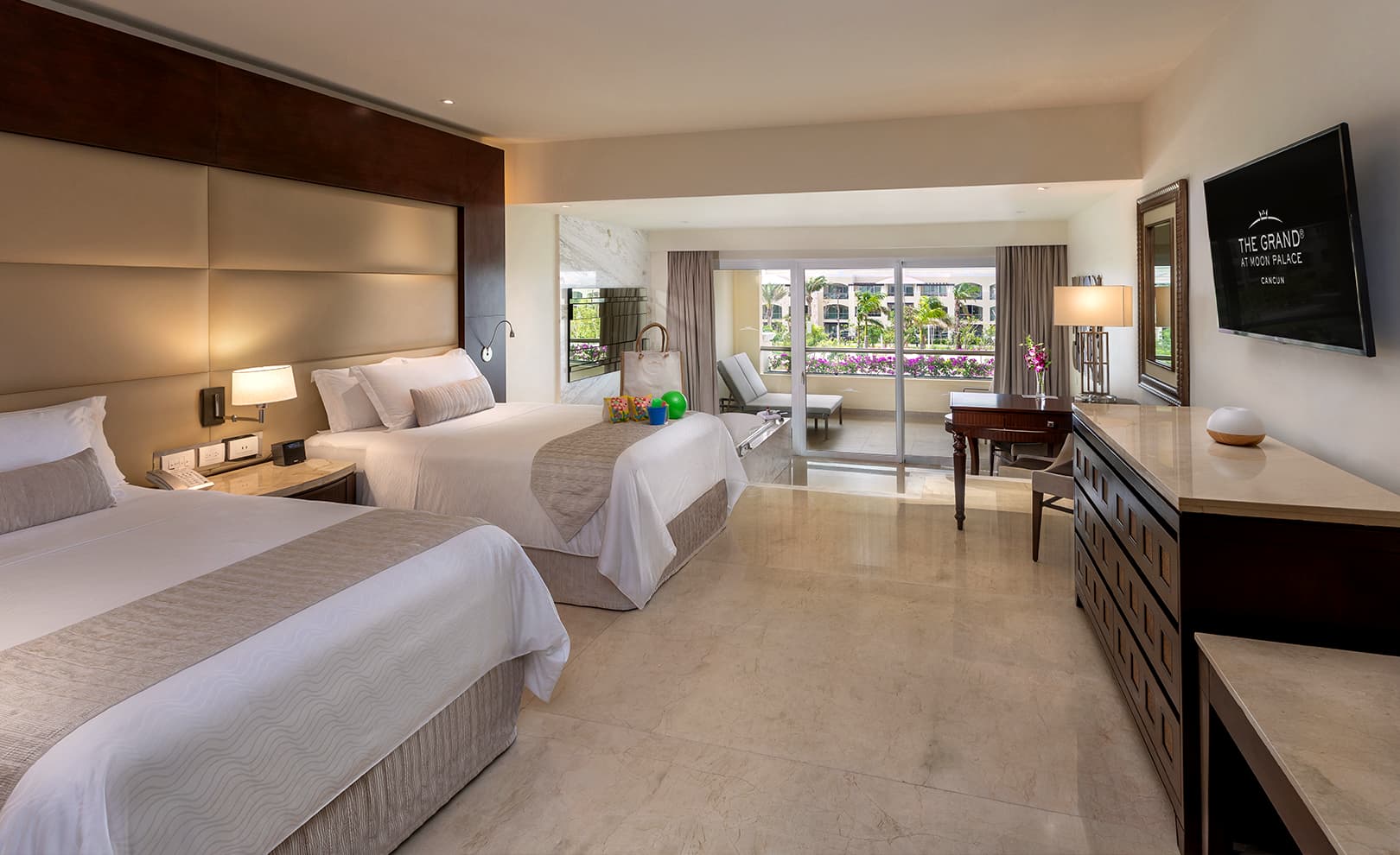 thg_Room_Family_Deluxe_Two_Beds_2_galeria_gallerygrid_1620x990px_09e3fe824a