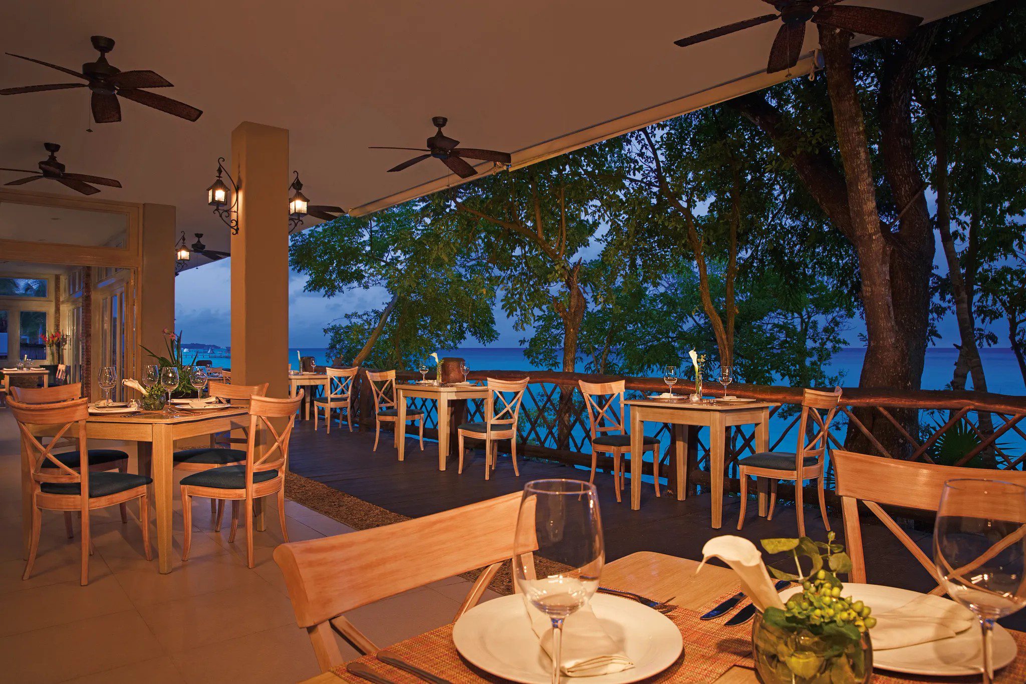 DRCZM-RES-WorldCafe-Terrace-1A-RGB-CB DRCZM-RES-WorldCafe-Terrace-1A-RGB-CB