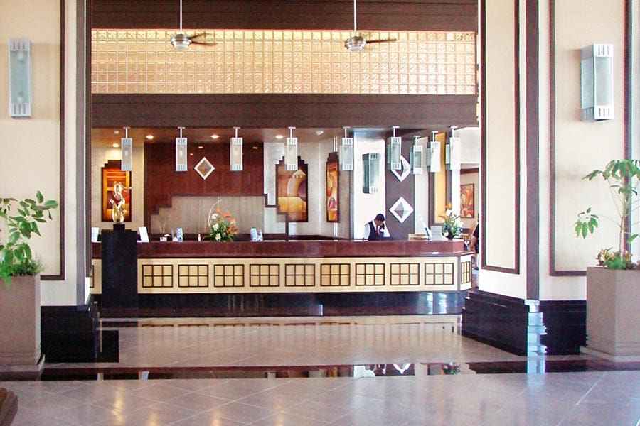 recepcion--riu-emerald-bay_tcm55-226124 recepcion--riu-emerald-bay_tcm55-226124