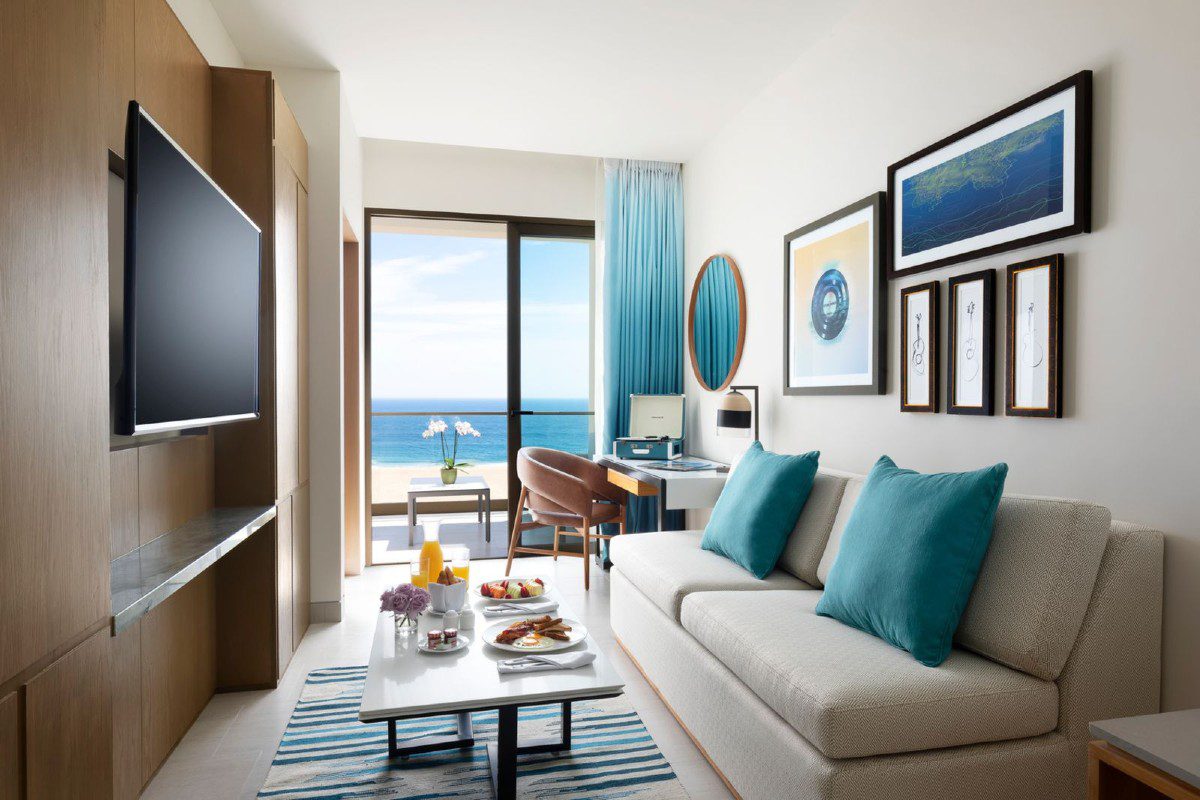 HRHLC_JR_SUITE_LIVING_ROOM