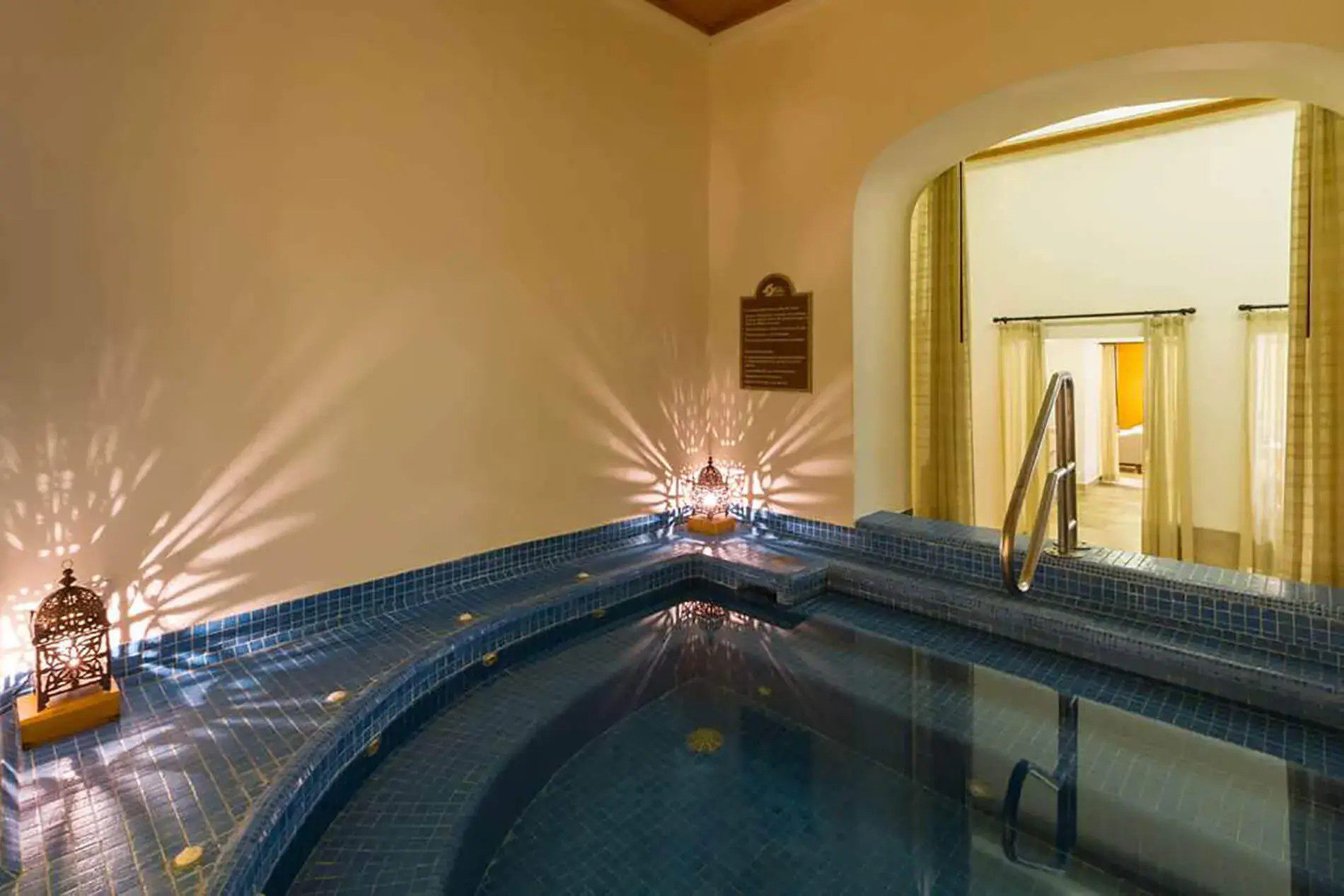 indoor-jacuzzi