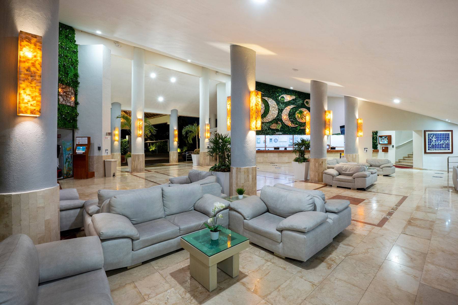 16316_lobby_view_2 16316_lobby_view_2