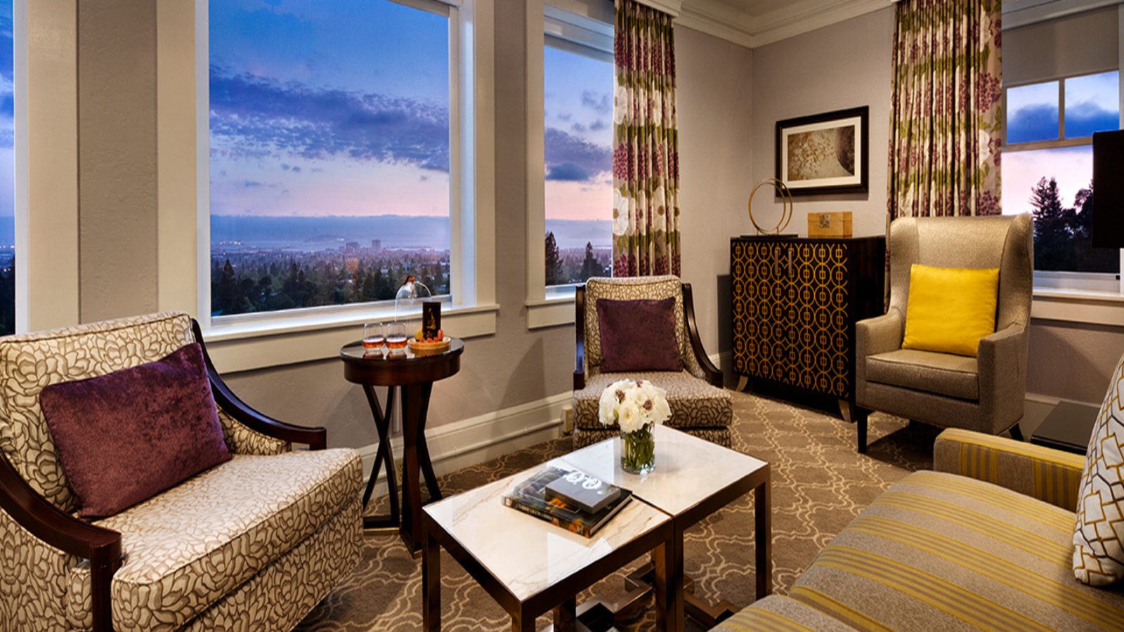 CLA-Signature_Suite_Parlor_1354691_standard_1440x612 CLA-Signature_Suite_Parlor_1354691_standard_1440x612