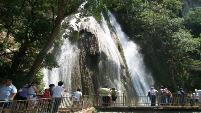 https://dev.travelonica.com/wp-content/uploads/2023/08/Cola-de-Caballo-Waterfall-640x360.jpg