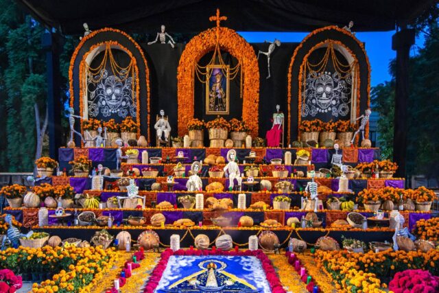 https://dev.travelonica.com/wp-content/uploads/2023/08/GI-1182254539-Dia-De-Muertos-1920x1080-1-640x427.jpg