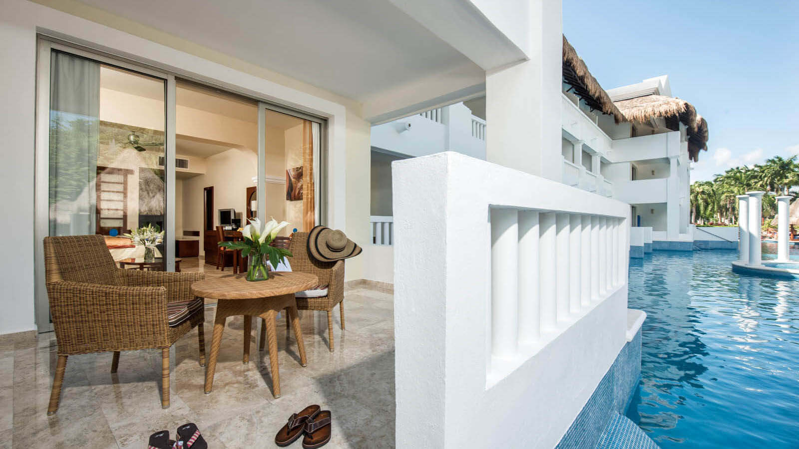 Habitaciones-Grand-Riviera-junior-suite-deluxe-swimout-jacuzzi Habitaciones-Grand-Riviera-junior-suite-deluxe-swimout-jacuzzi