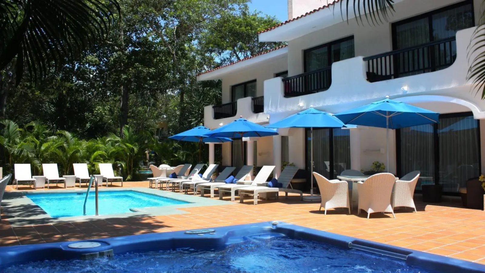 Sandos_Playacar_Room_Hacienda_Pool_07-min_0