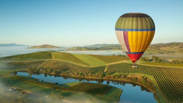 https://dev.travelonica.com/wp-content/uploads/2023/08/Take-a-hot-air-balloon-ride-over-the-Yarra-Valley-640x360.jpg