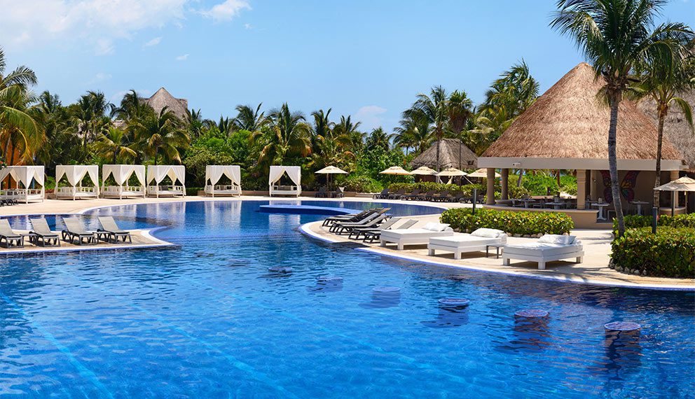 catalonia-playa-maroma-pool-5-short_3 catalonia-playa-maroma-pool-5-short_3