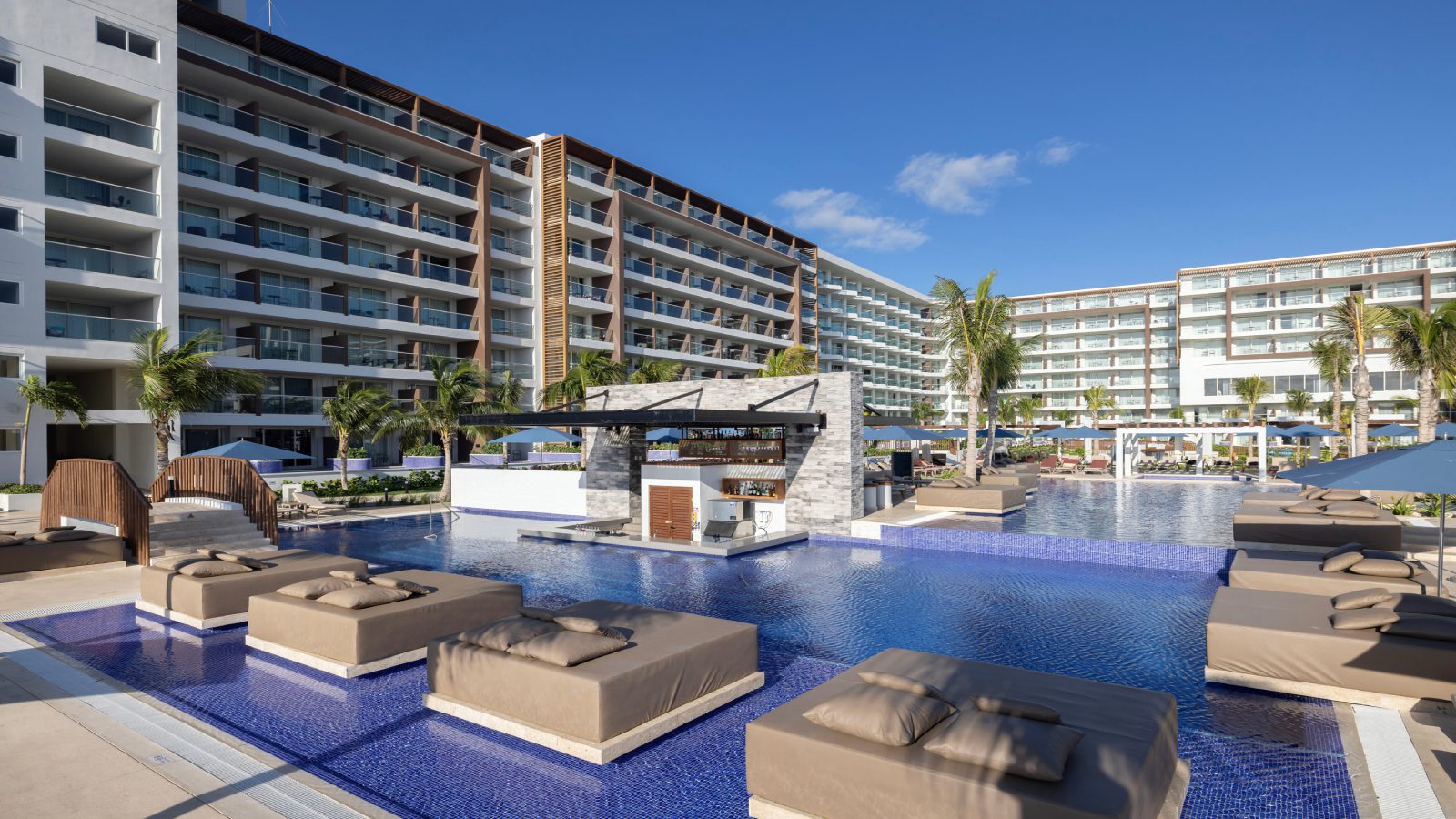 dc-pool-29-64babb2638ab6