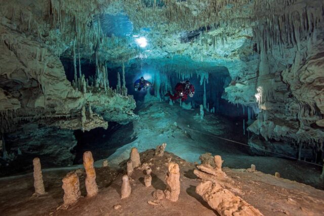 https://dev.travelonica.com/wp-content/uploads/2023/08/mexico-yucatan-tulum-cave-divers-in-the-system-2022-12-16-22-08-48-utc-640x427.jpg