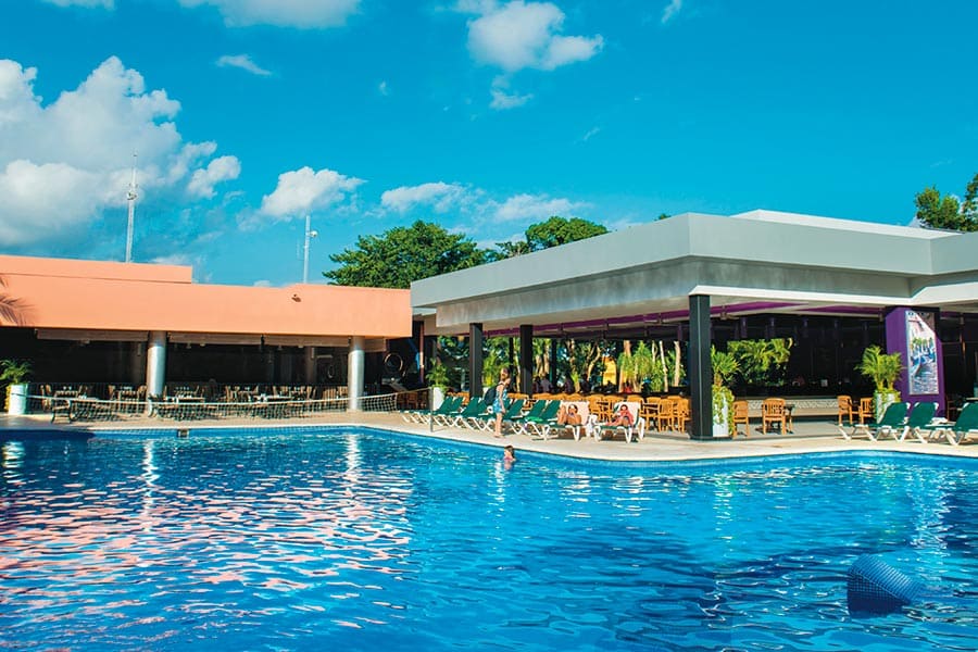 pool-riu-lupita-4_tcm55-227400