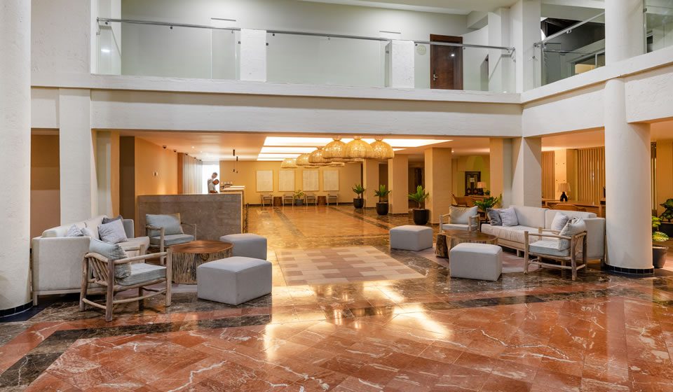 resort-slide-1-3 resort-slide-1-3