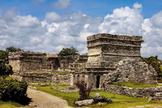 https://dev.travelonica.com/wp-content/uploads/2023/08/tulum-yucatan-peninsula-mexico-2022-11-14-02-10-20-utc-640x427.jpg