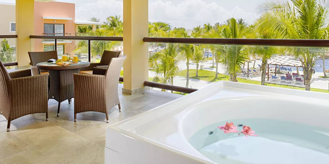 BMAYAB_ROOM_58-1_qlt=75&wid=1400&hei=700&fit=crop,