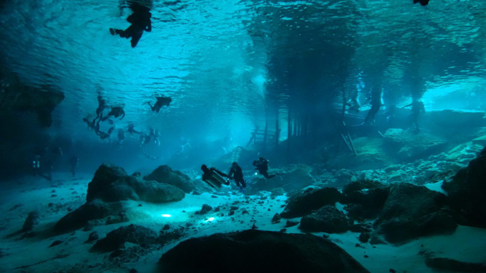 shutterstock_1054969415 shutterstock_1054969415