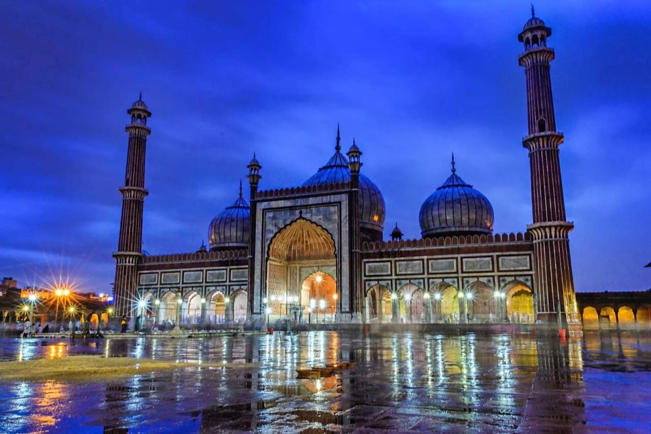 https://dev.travelonica.com/wp-content/uploads/2024/09/Jama-Masjid-Delhi-1280x854.jpg