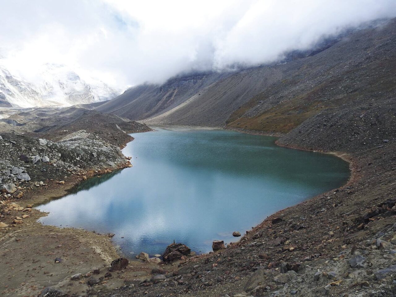 kedar-tal-Shiva-lake https://dev.travelonica.com/wp-content/uploads/2024/09/kedar-tal-Shiva-lake-1280x960.jpg
